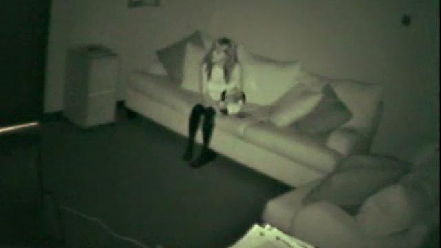 Офисная малолетка спалилась на дрочке под скрытой камерой