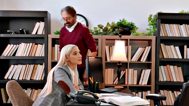 Secretary bae enjoys fucking with boss in wet pussy hole