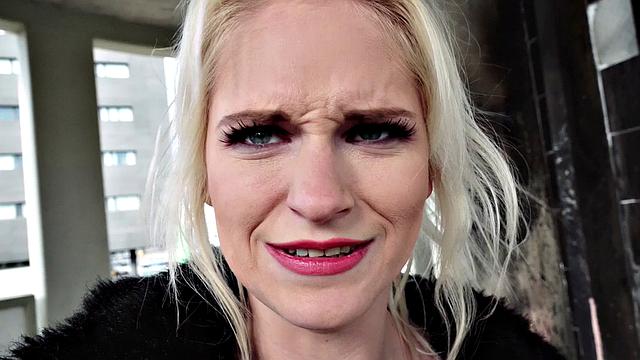 Italian Beauty Loves Public Sex