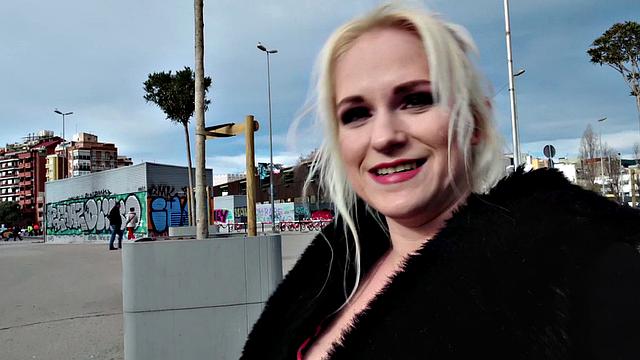 Italian Beauty Loves Public Sex
