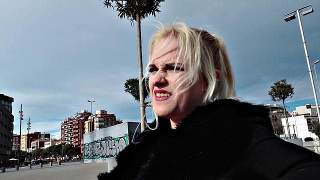 Italian Beauty Loves Public Sex