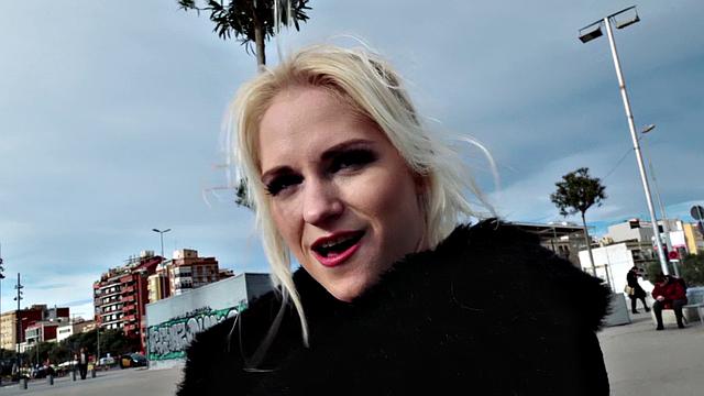 Italian Beauty Loves Public Sex