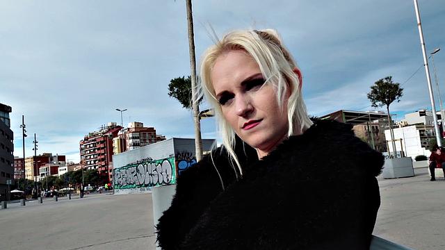 Italian Beauty Loves Public Sex