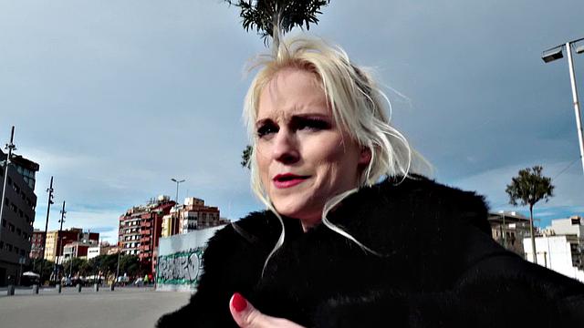 Italian Beauty Loves Public Sex