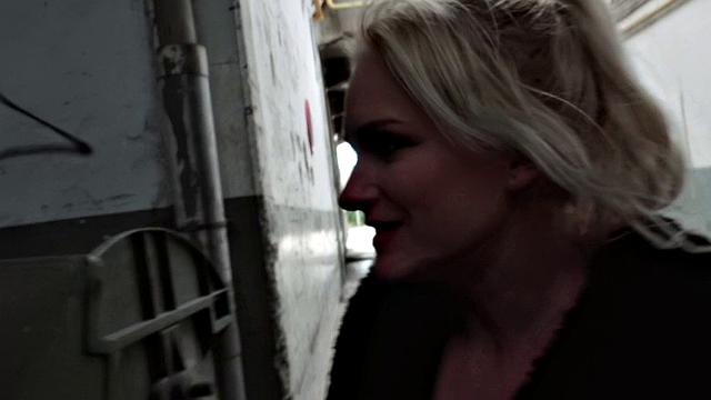 Italian Beauty Loves Public Sex