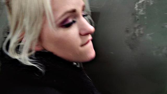 Italian Beauty Loves Public Sex