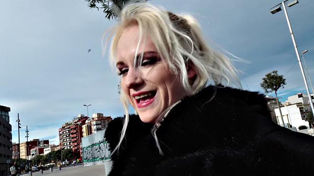 Italian Beauty Loves Public Sex