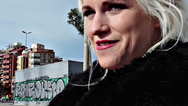 Italian Beauty Loves Public Sex