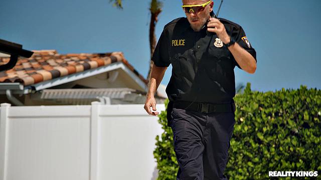 Caught By Hot Milf vop