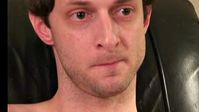 Брэндон дрочит по-мужски и выстреливает густо