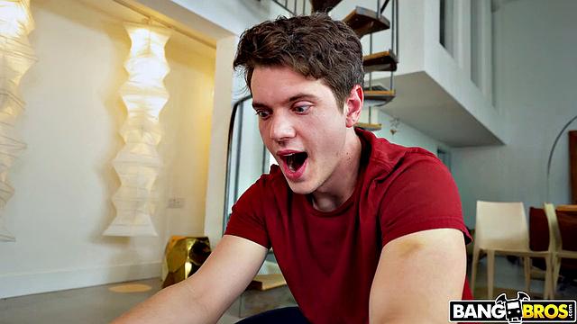 Секс с упругой жопой в йога-леггинсах, Стелла Рэй и Люк Купер наслаждаются друг другом на полу студии йоги.