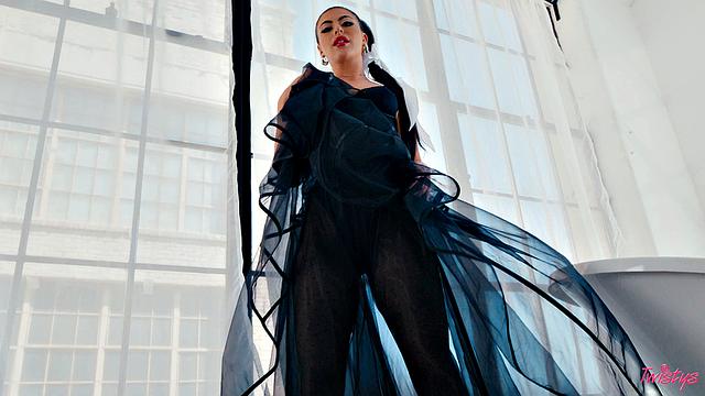 Гэл Ритчи раздевалась так, что даже ванна завидует