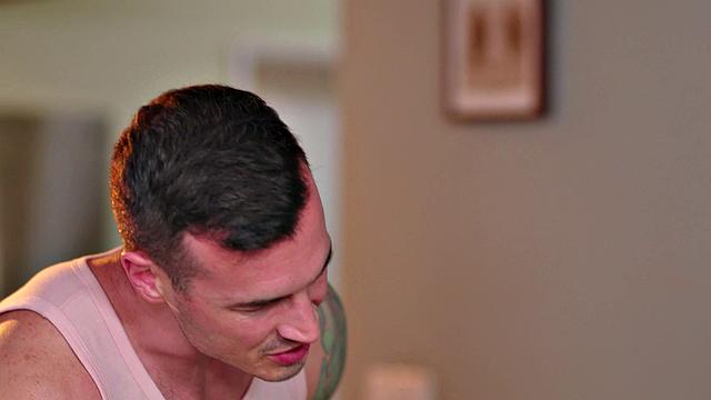 мускулистые красавцы джейден и дерек жарко трахаются по-мужски