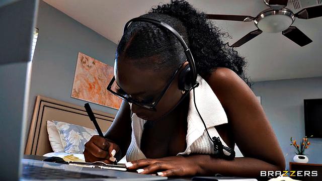 Eat My Pussy While Studying