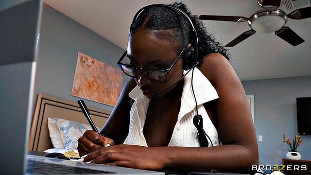 Eat My Pussy While Studying