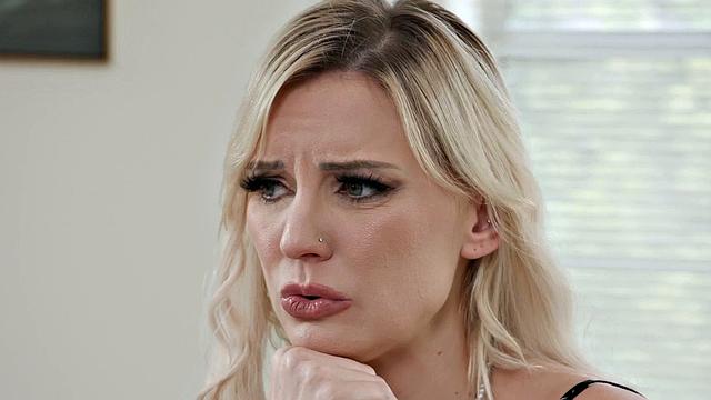 Анал в чужой семье: Шарлотта Синс и Адира Аллюр не сдерживаются