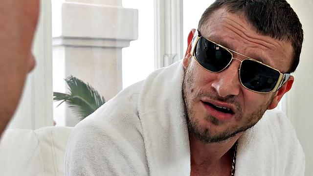 natalia starr трахается с дилером, а парень куколдит сбоку