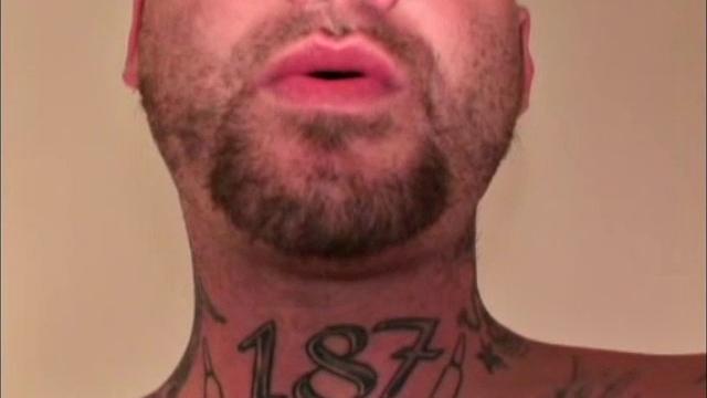 рабочий мужик дрочит после смены, потому что кто-то должен