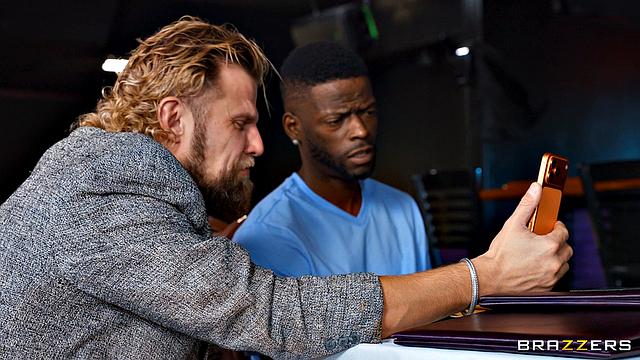 Ужин с куколдом - выбирают любовника прямо за столом, а потом делают тройничок в сортире, всё на камеру, приколы из ресторана от Archer Ali, Vince Karter и Ace Hardz.