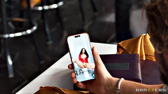 Ужин с куколдом - выбирают любовника прямо за столом, а потом делают тройничок в сортире, всё на камеру, приколы из ресторана от Archer Ali, Vince Karter и Ace Hardz.