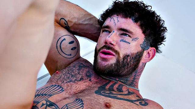 FalconStudios - Muscled Inked Hunk Barebacks Blonde Jock