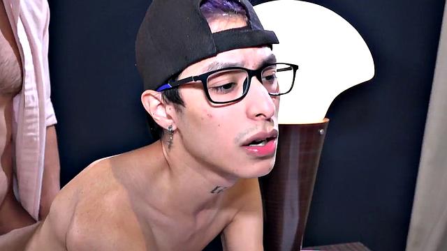 Office gaydaddy bareback fucks skinny twink in ass