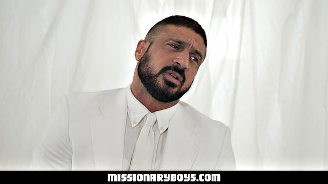 смотри, как elder anderson получает жёстко в жопу на ритуале