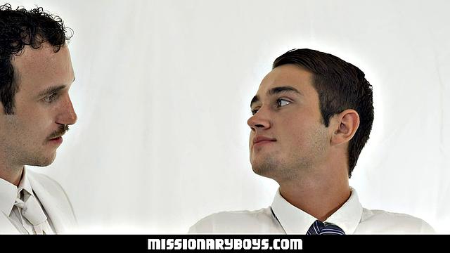 смотри, как elder anderson получает жёстко в жопу на ритуале