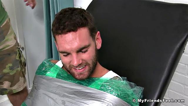 Чейза замотали как мумми и щекочут - Чейз