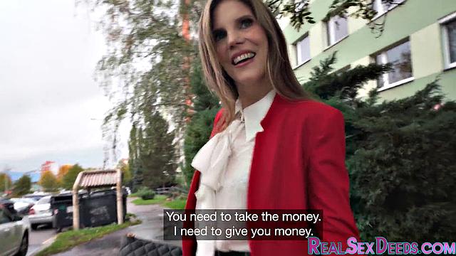 Picked-up sexy babe gets pussysmashed