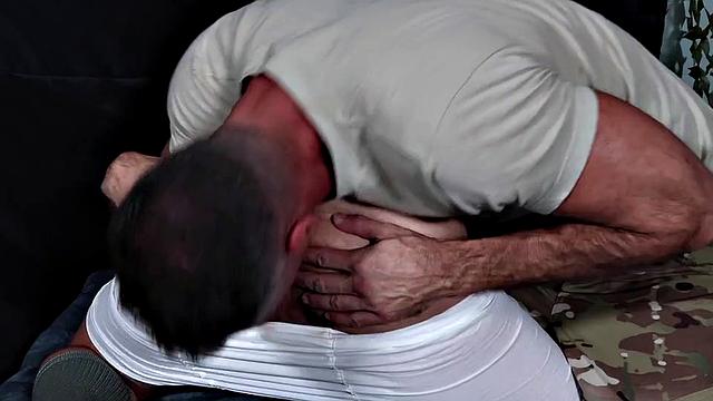 Сардж захватывает их голые дырки! - Сильвер Стил, Сет Санторо и Грег Райли