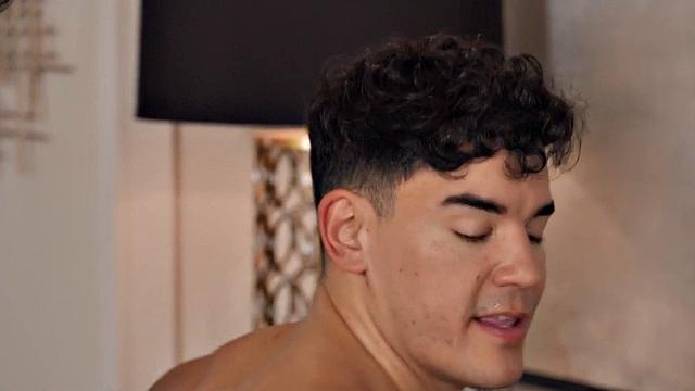 Barebacking jock fucks stud in voyeur 3some until cum