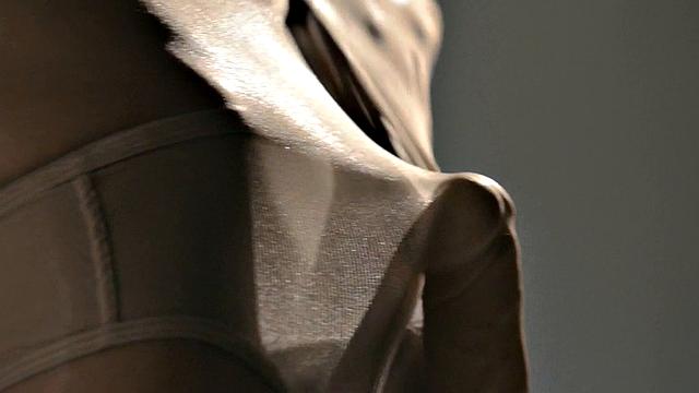 Юные лесбиянки играют с колготками и подвязками