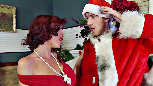 Мамаша раздает подарки Санте в стиле сквирт