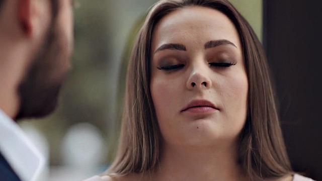 Seductive babe sucks BFs cock before passionate cowgirl sex