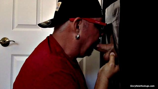 Florida Guy Tries Out A Gloryhole
