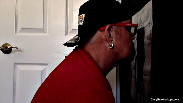 Florida Guy Tries Out A Gloryhole