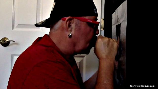 Florida Guy Tries Out A Gloryhole