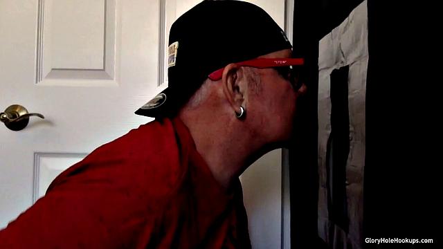 Florida Guy Tries Out A Gloryhole