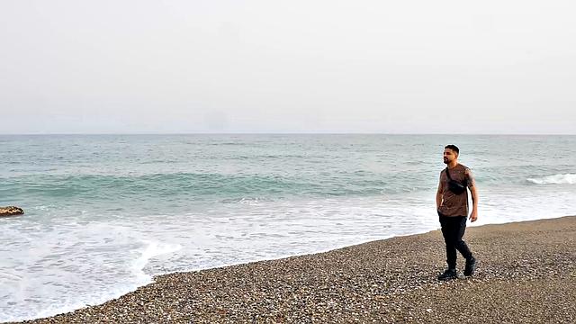 Gay Hunks Making Big Waves