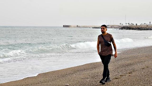 Gay Hunks Making Big Waves