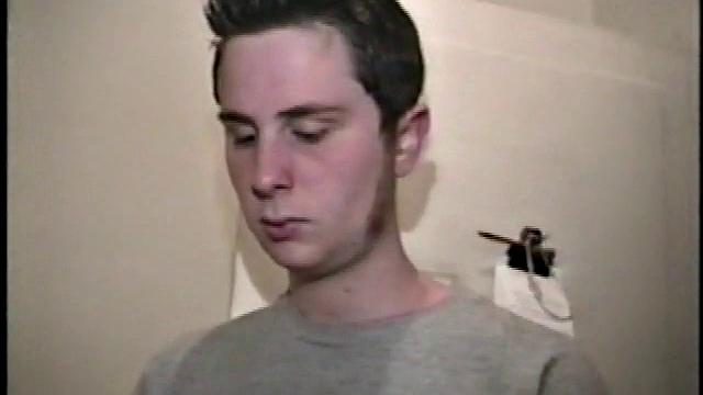 Сосед с мощным членом дрочит на стиралке и не сдерживается