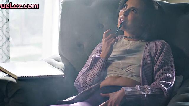 Ebony lez pussyfucked by strapon in heated affair