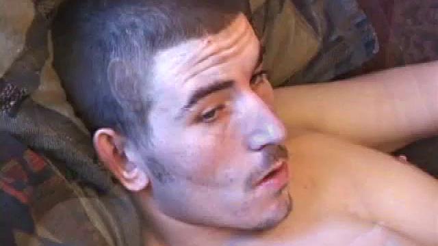 Себастьян дрочит под любимые гей-сцены на телевизоре