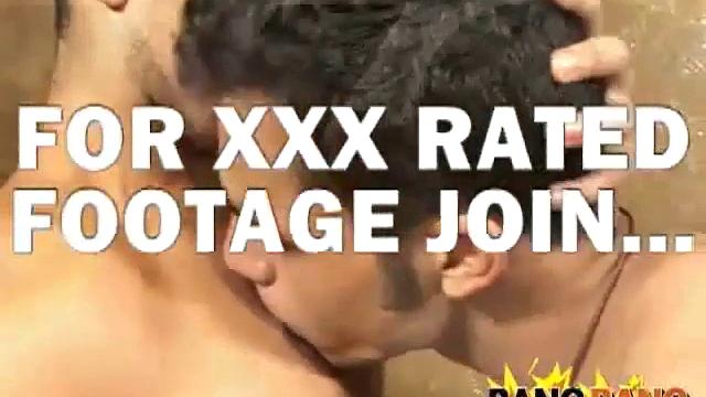 бруно клаудио показывает член и кайфует, когда ему лижут жопу