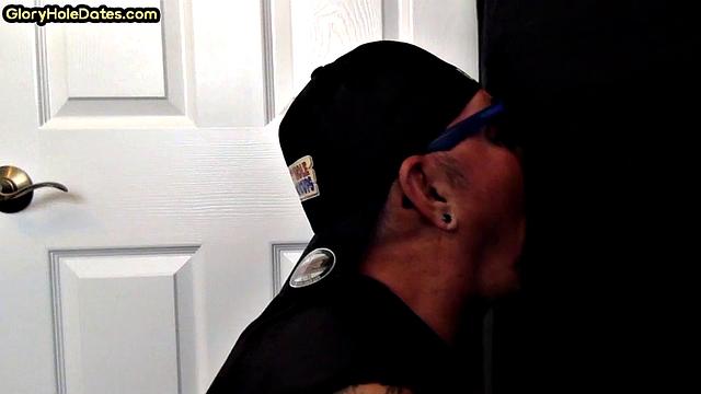 смотри, как зрелый гей отсасывает через домашний глори-холл