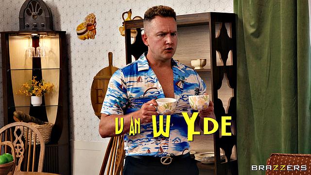 Взрослая латинка с большой грудью, два парня и подруга устраивают жаркую оргию в гостиной