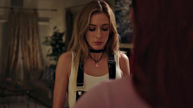 Redhead TS pussyfucks and deepthroats GF