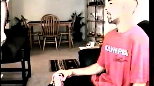 Энрике дрочит Винни и пылко сосёт его толстый член