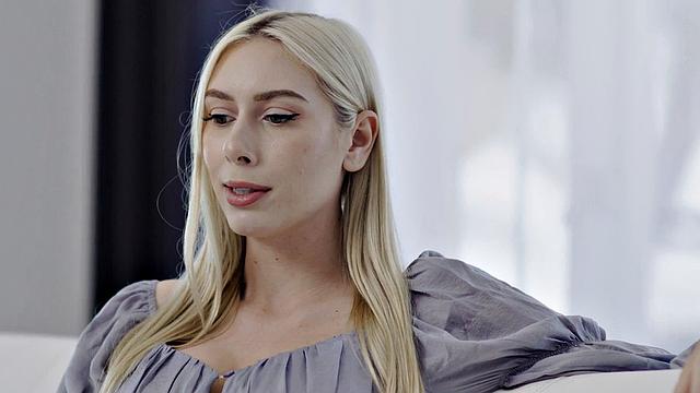 Big blond Lesbo pussylicking her GF